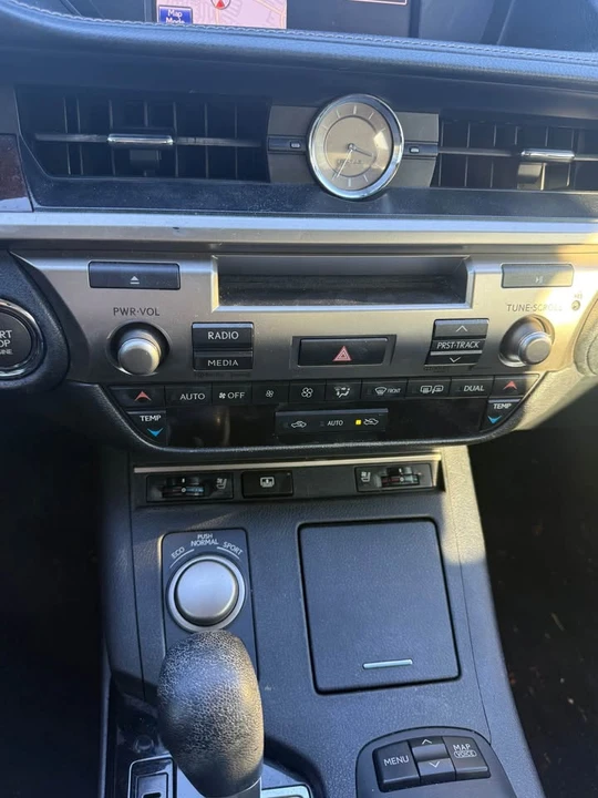 2013 Lexus ES 6th Gen - Image 3 of 5