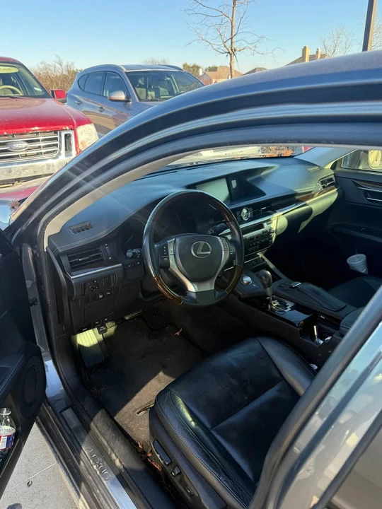 2013 Lexus ES 6th Gen - Image 2 of 5