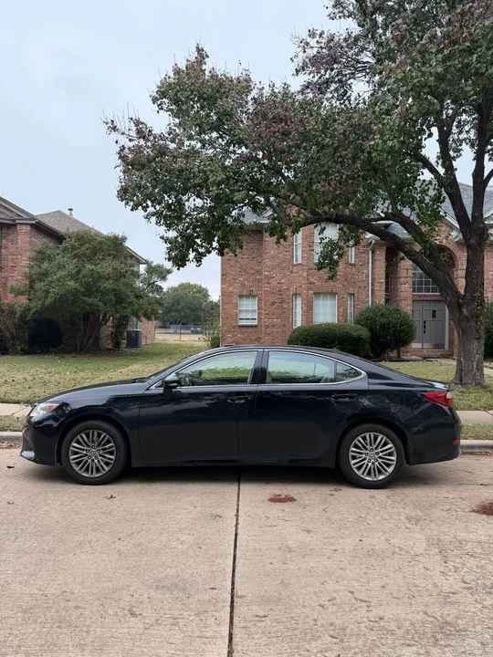 2013 Lexus ES 6th Gen - Image 2 of 12