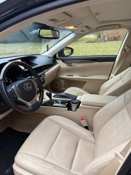 2013 Lexus ES 6th Gen - Image 4 of 12