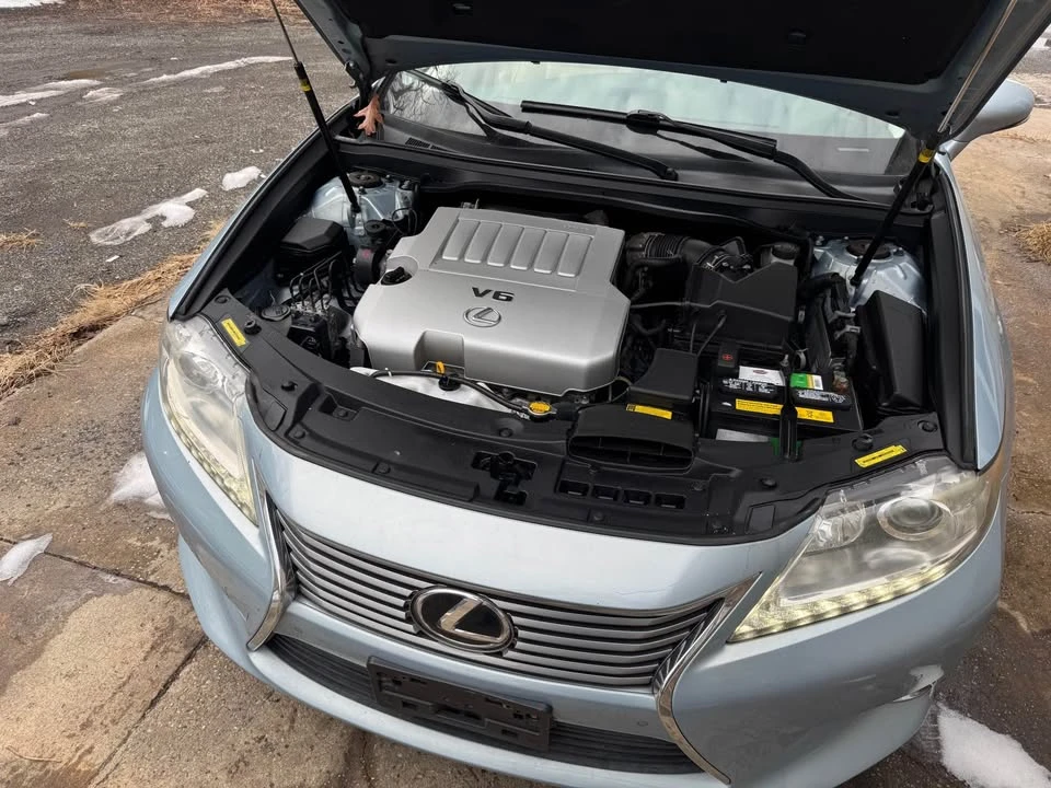 2013 Lexus ES 6th Gen - Image 9 of 10
