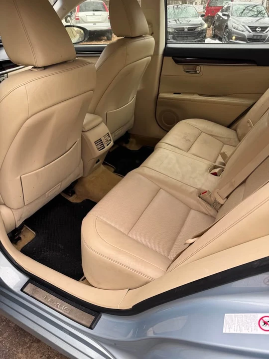 2013 Lexus ES 6th Gen - Image 8 of 10