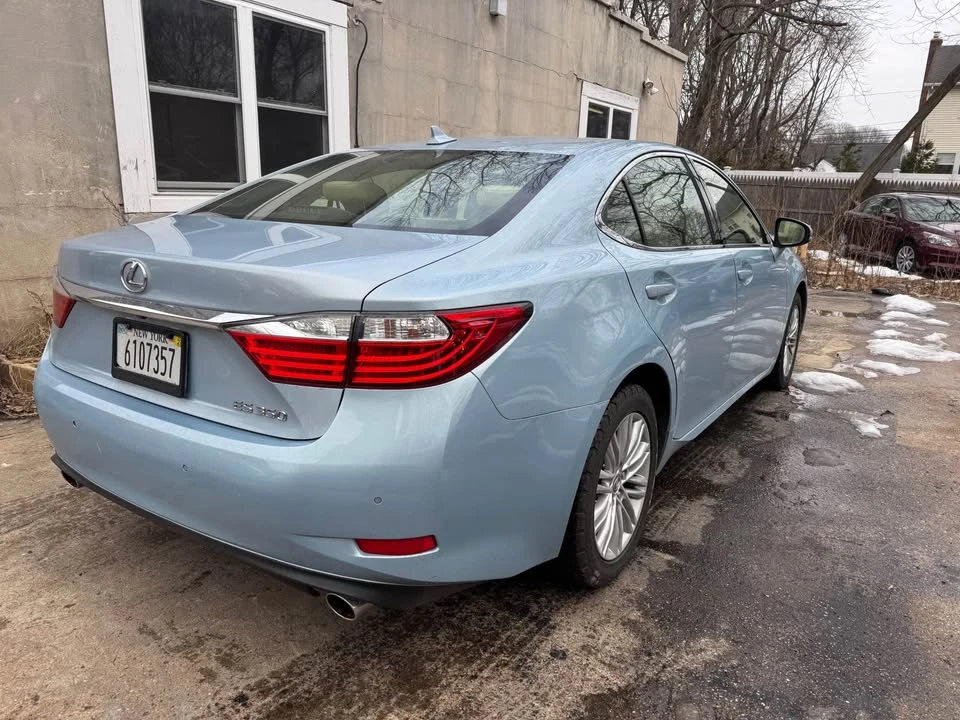 2013 Lexus ES 6th Gen - Image 3 of 10