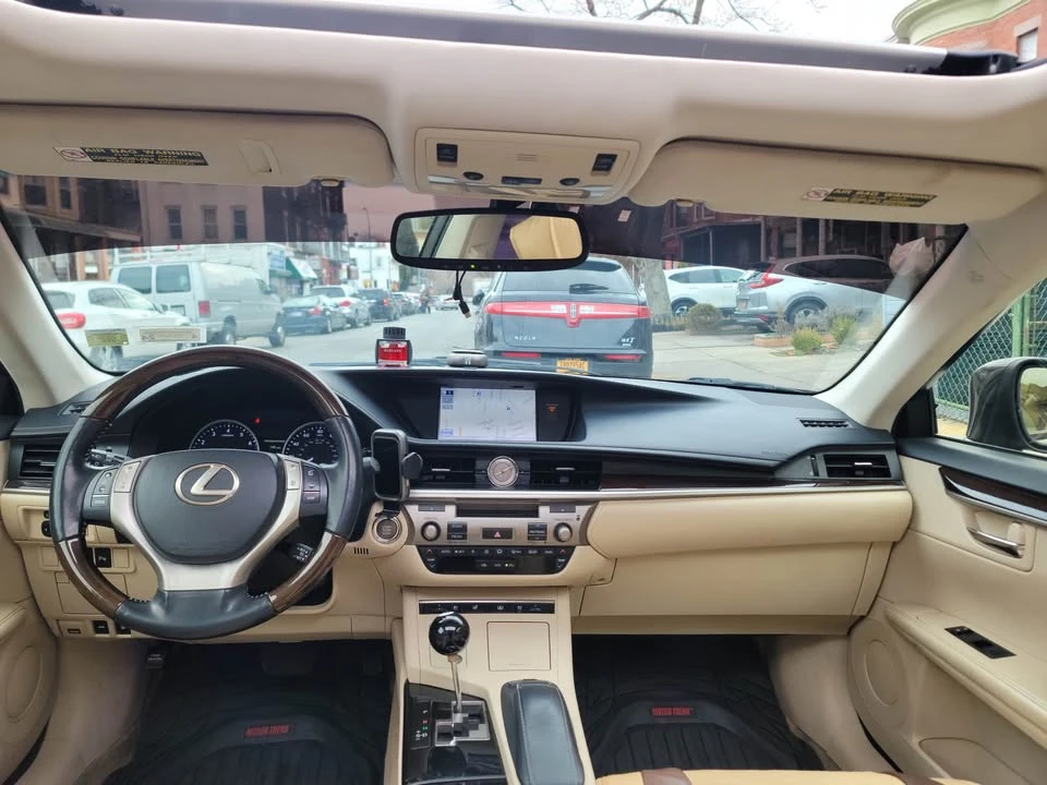 2013 Lexus ES 6th Gen - Image 4 of 20