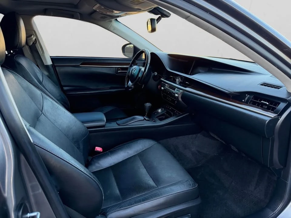 2013 Lexus ES 6th Gen - Image 9 of 15