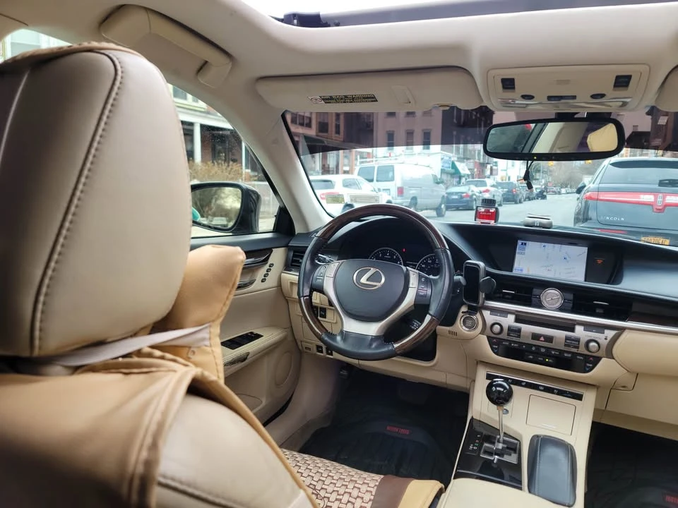 2013 Lexus ES 6th Gen - Image 15 of 20