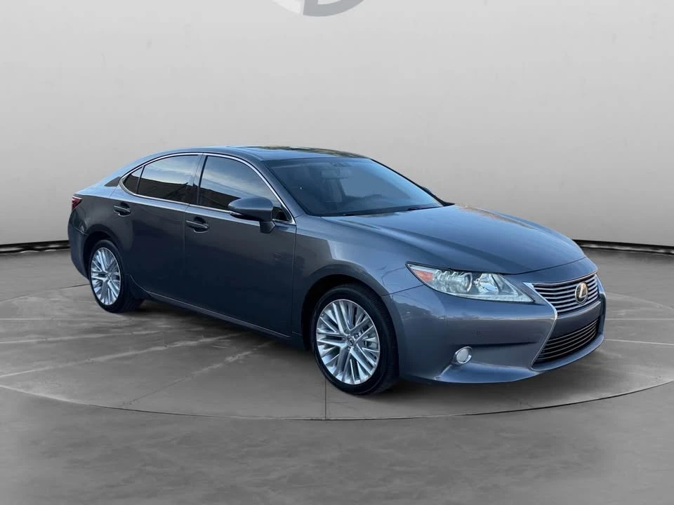 2013 Lexus ES 6th Gen - Image 4 of 15