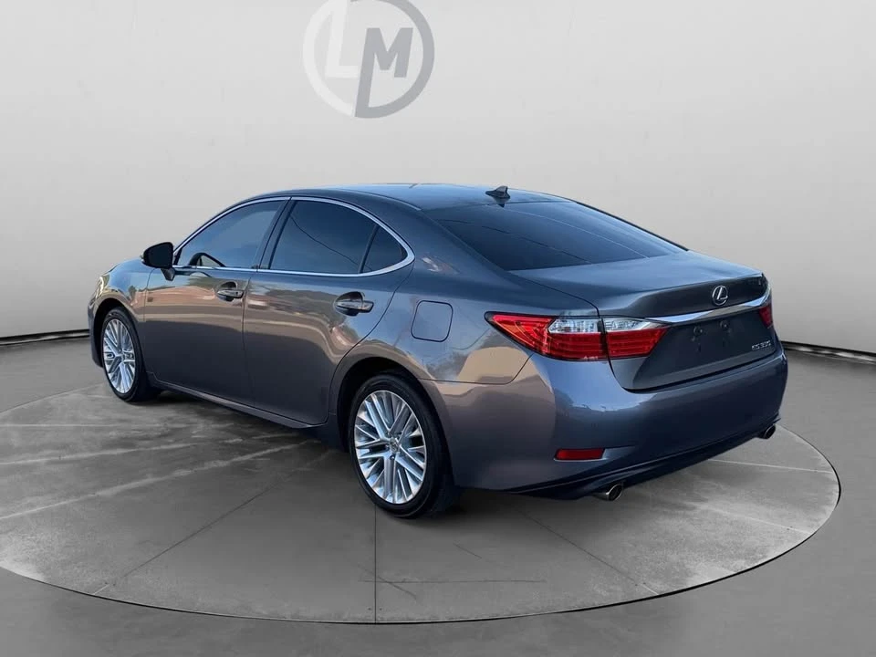 2013 Lexus ES 6th Gen - Image 2 of 15