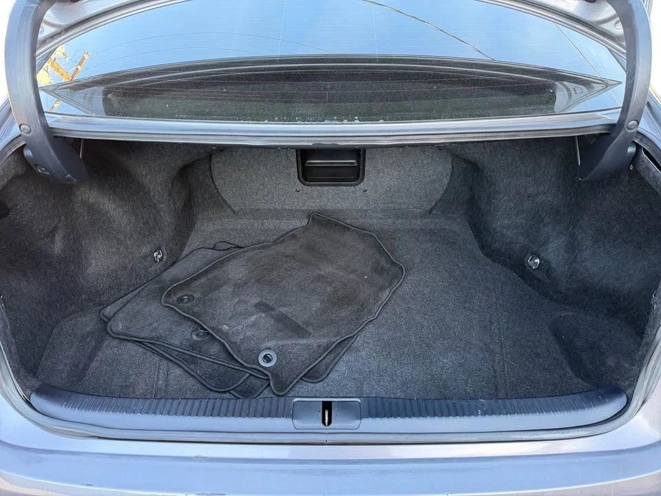 2013 Lexus ES 6th Gen - Image 11 of 15