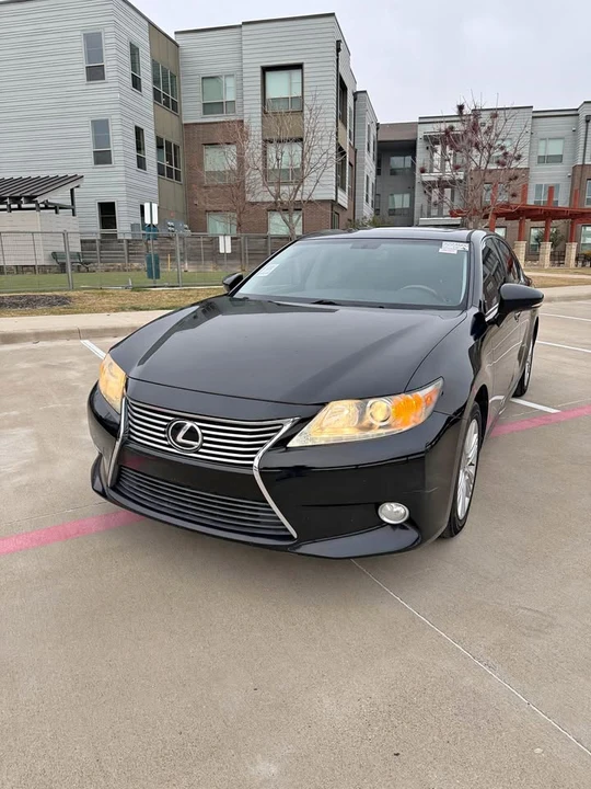 2013 Lexus ES 6th Gen - Image 2 of 14