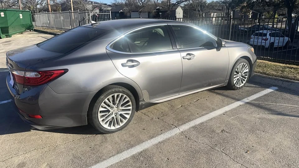 2013 Lexus ES 6th Gen - Image 4 of 5