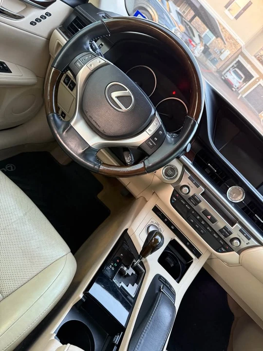 2013 Lexus ES 6th Gen - Image 11 of 14