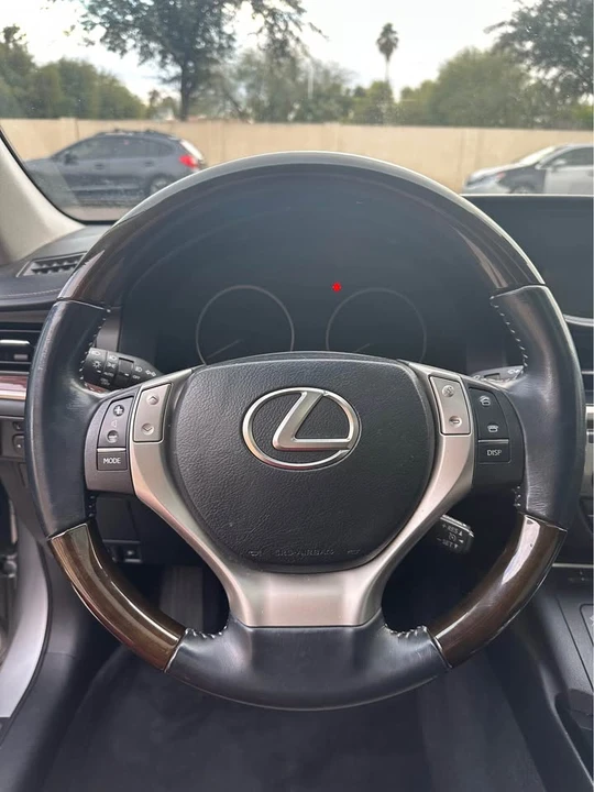2013 Lexus ES 6th Gen - Image 8 of 10