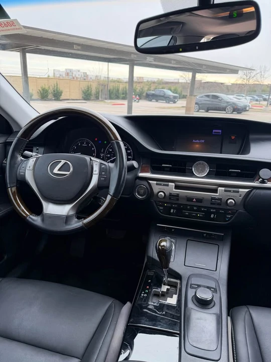 2013 Lexus ES 6th Gen - Image 12 of 14