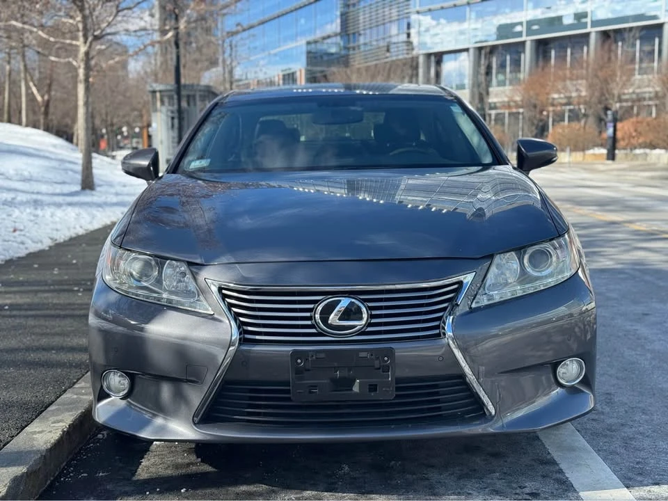 2013 Lexus ES 6th Gen - Image 2 of 19