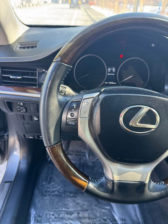 2013 Lexus ES 6th Gen - Image 13 of 19
