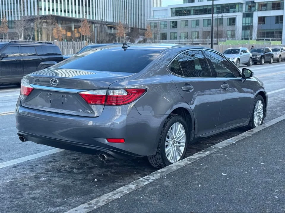 2013 Lexus ES 6th Gen - Image 5 of 19