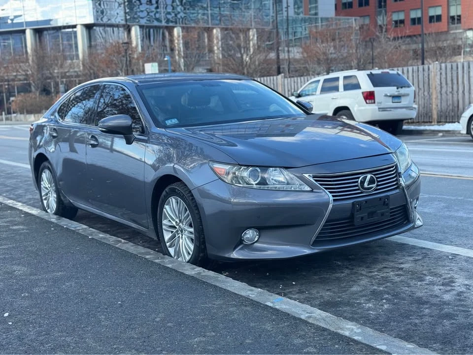 2013 Lexus ES 6th Gen - Image 7 of 19