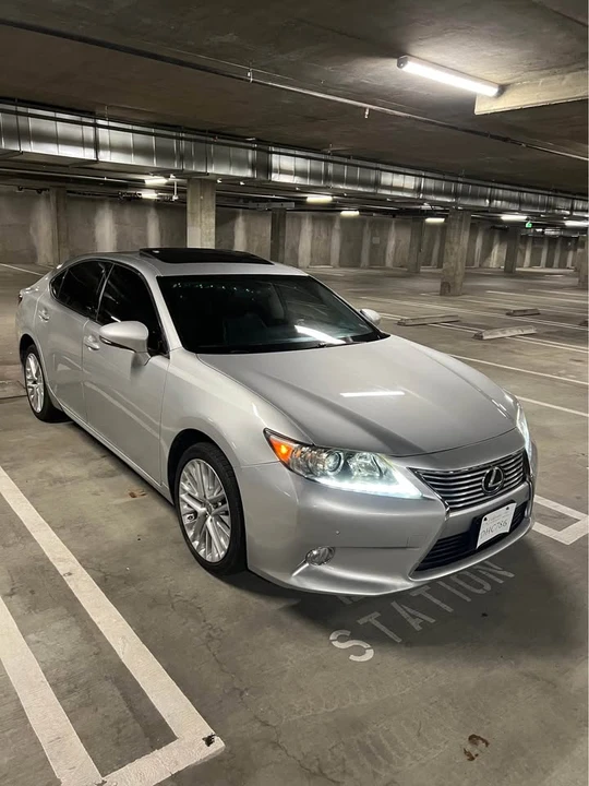 2013 Lexus ES 6th Gen - Image 19 of 20