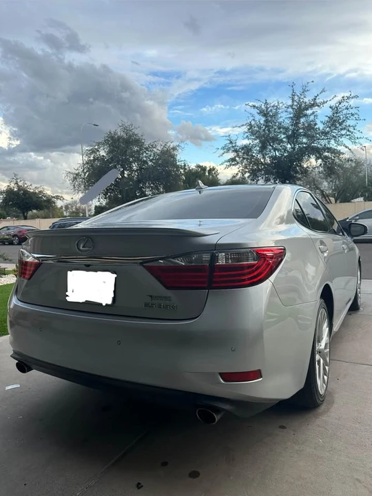 2013 Lexus ES 6th Gen - Image 2 of 10