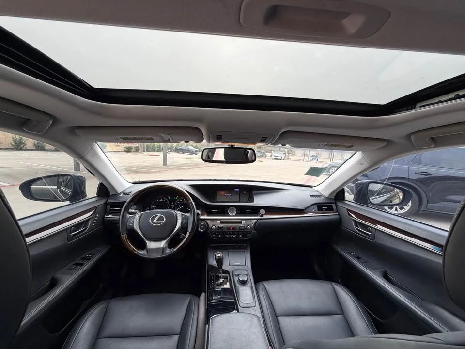 2013 Lexus ES 6th Gen - Image 11 of 14