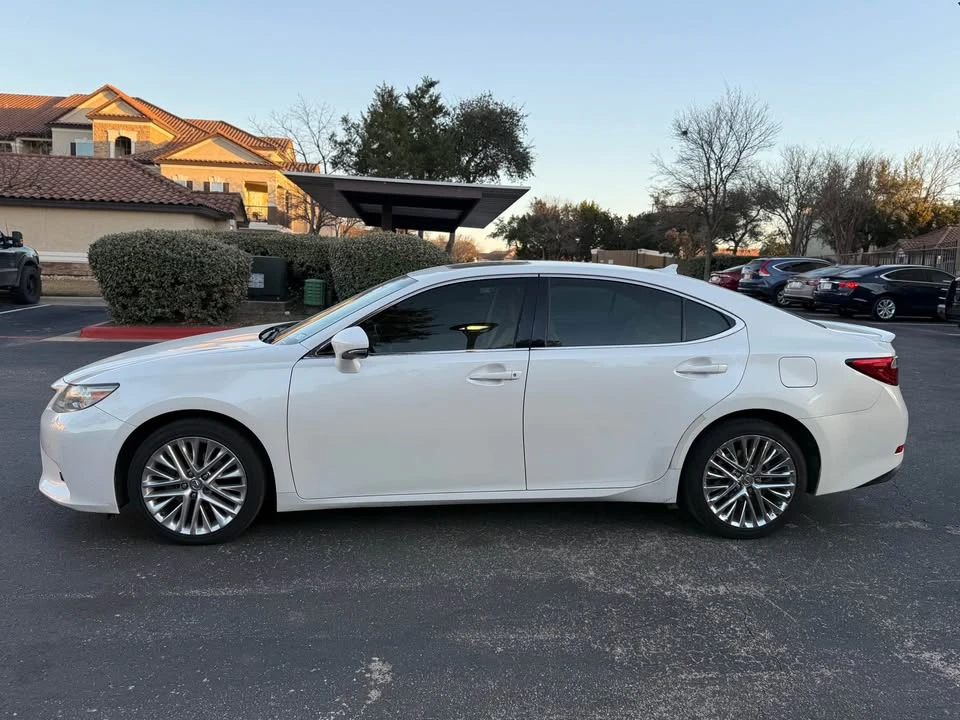 2013 Lexus ES 6th Gen - Image 3 of 14