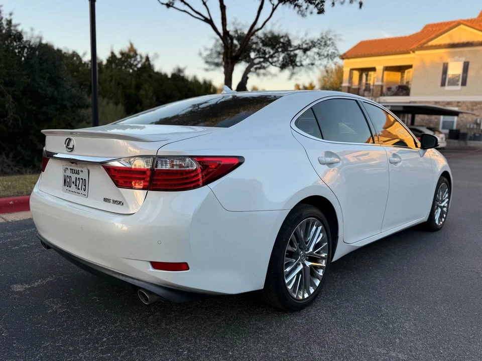 2013 Lexus ES 6th Gen - Image 6 of 14