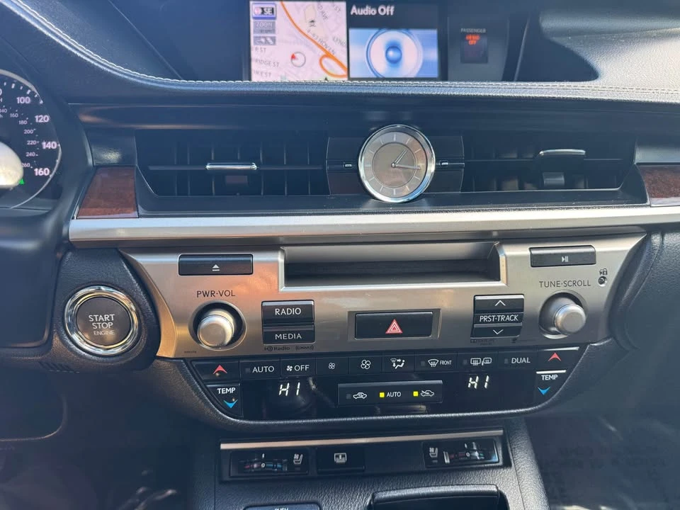 2013 Lexus ES 6th Gen - Image 16 of 19
