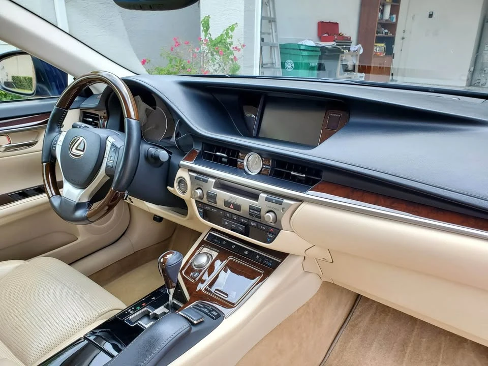 2013 Lexus ES 6th Gen - Image 13 of 17