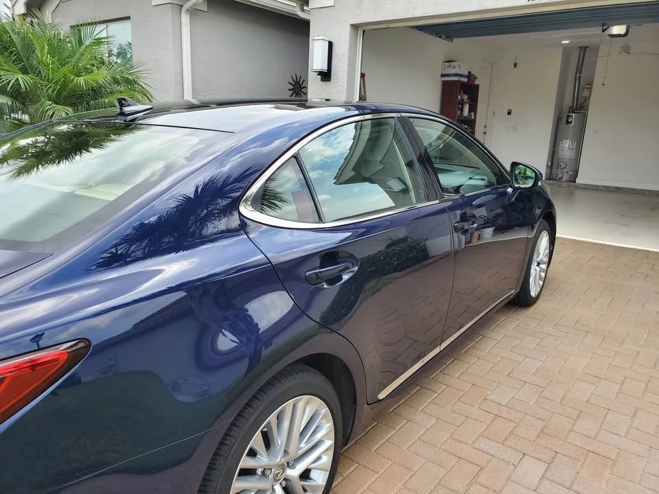 2013 Lexus ES 6th Gen - Image 9 of 17