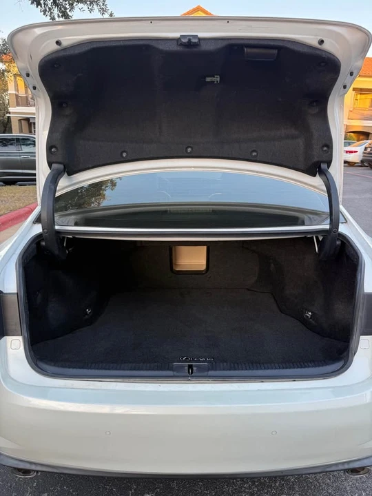 2013 Lexus ES 6th Gen - Image 13 of 14
