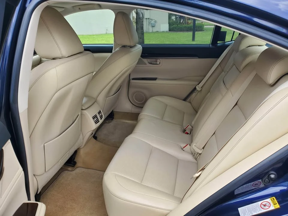 2013 Lexus ES 6th Gen - Image 14 of 17