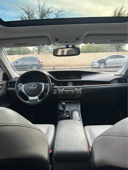 2013 Lexus ES 6th Gen - Image 7 of 10