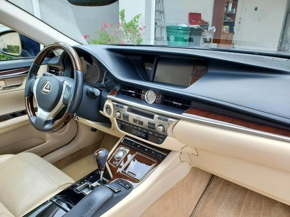2013 Lexus ES 6th Gen - Image 16 of 17