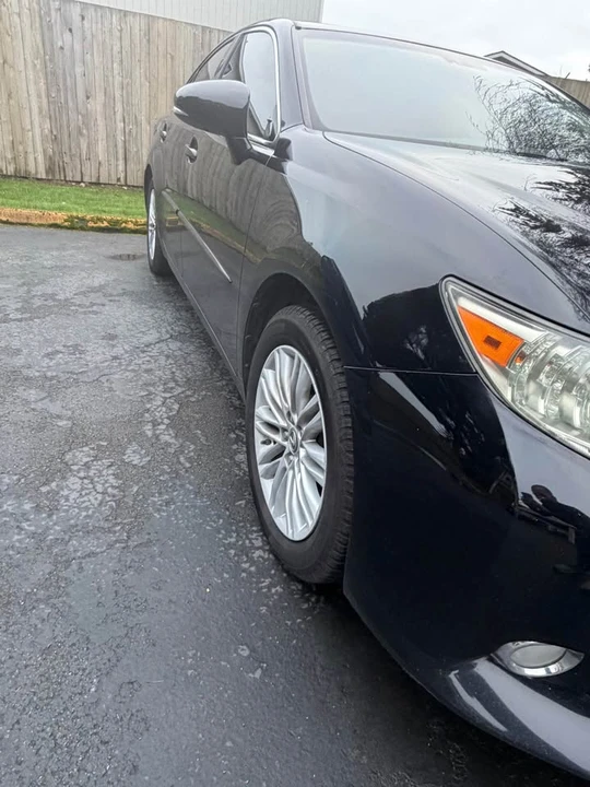 2013 Lexus ES 6th Gen - Image 2 of 7