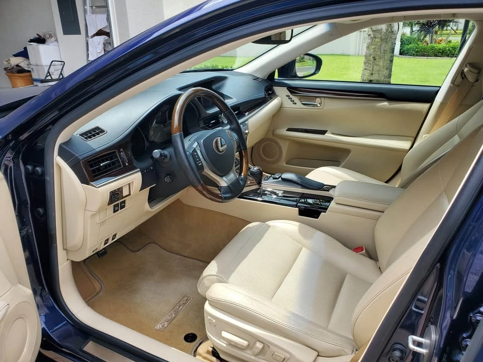 2013 Lexus ES 6th Gen - Image 15 of 17