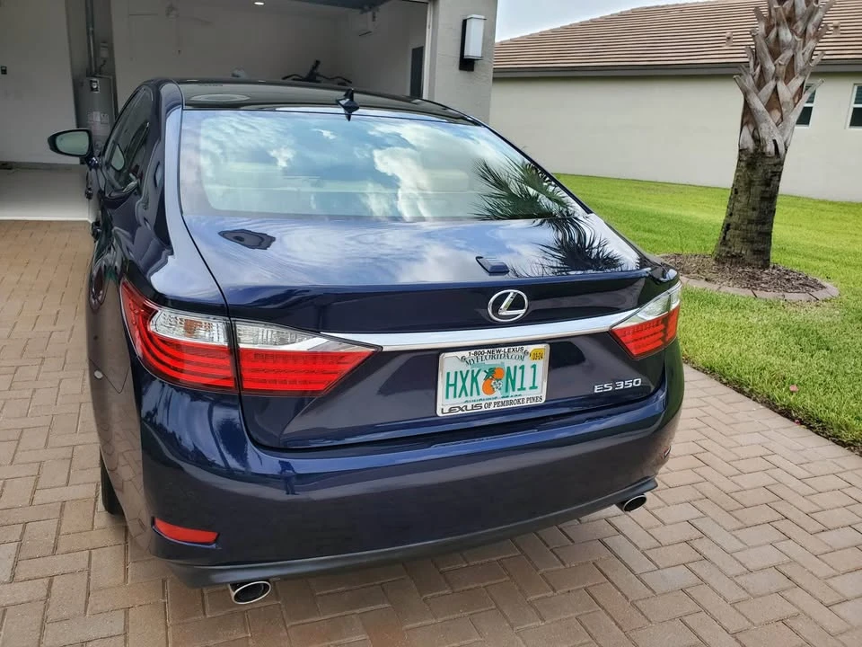2013 Lexus ES 6th Gen - Image 2 of 17