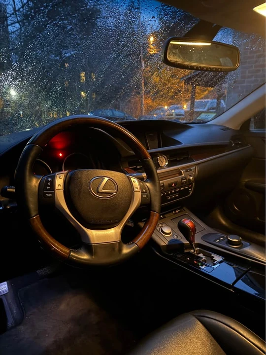 2013 Lexus ES 6th Gen - Image 3 of 11