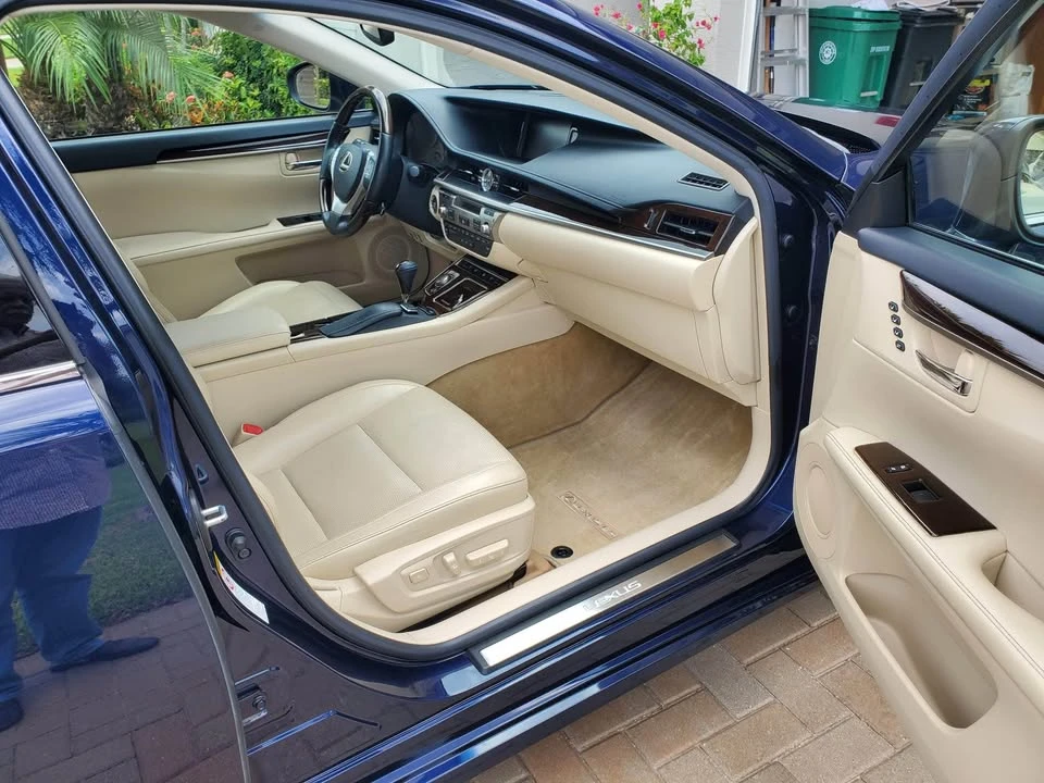 2013 Lexus ES 6th Gen - Image 5 of 17