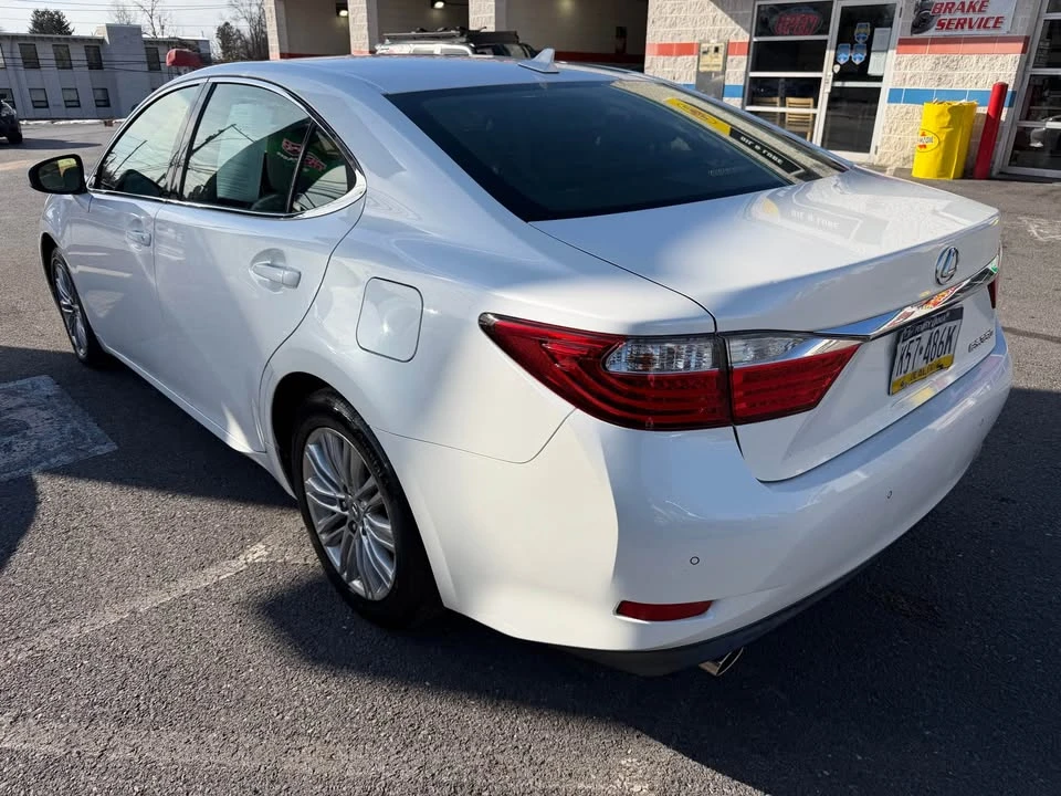 2013 Lexus ES 6th Gen - Image 4 of 18