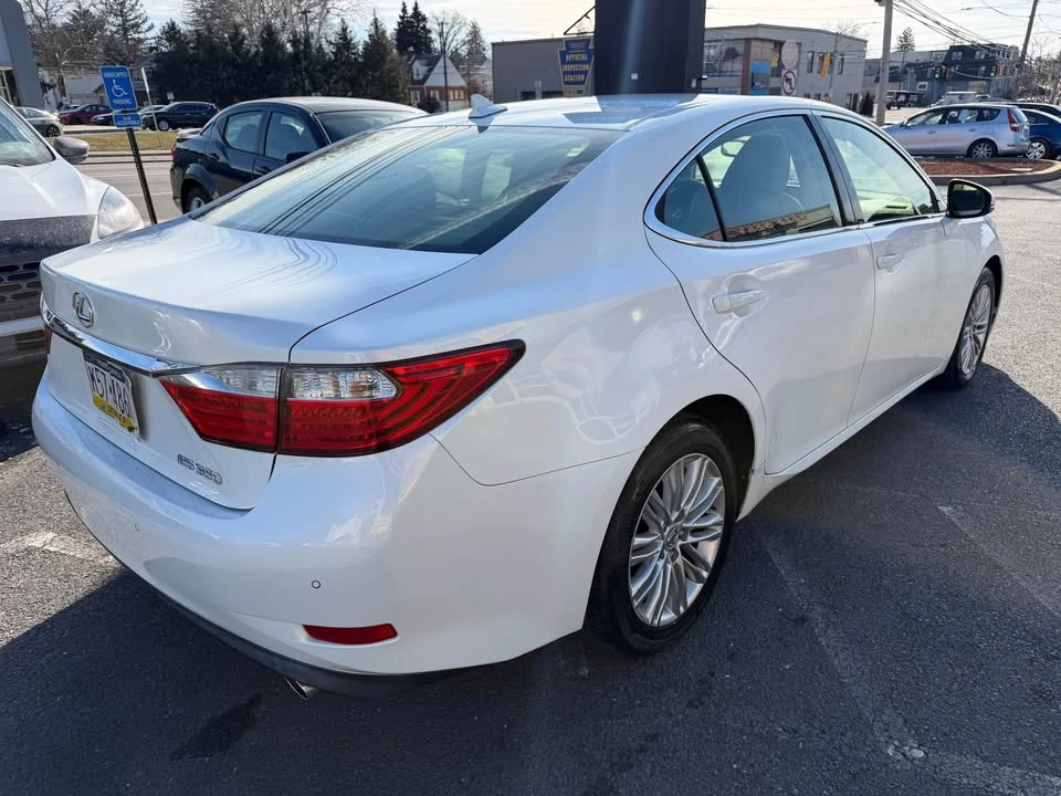 2013 Lexus ES 6th Gen - Image 6 of 18