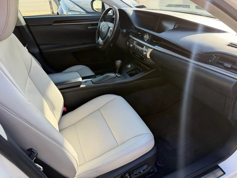 2013 Lexus ES 6th Gen - Image 10 of 18