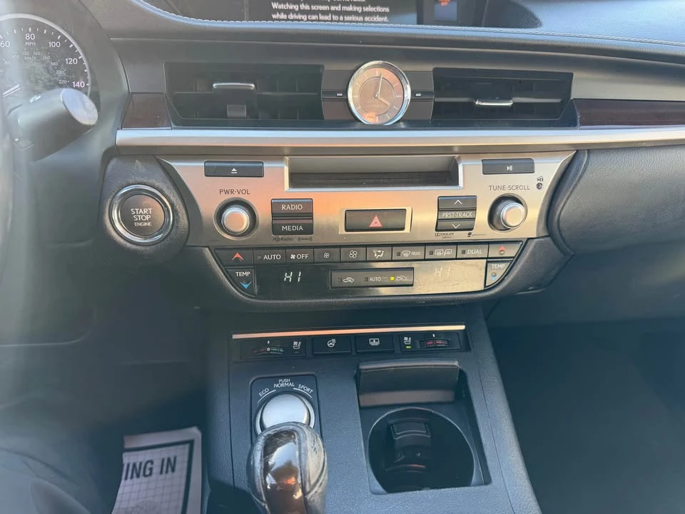 2013 Lexus ES 6th Gen - Image 14 of 18