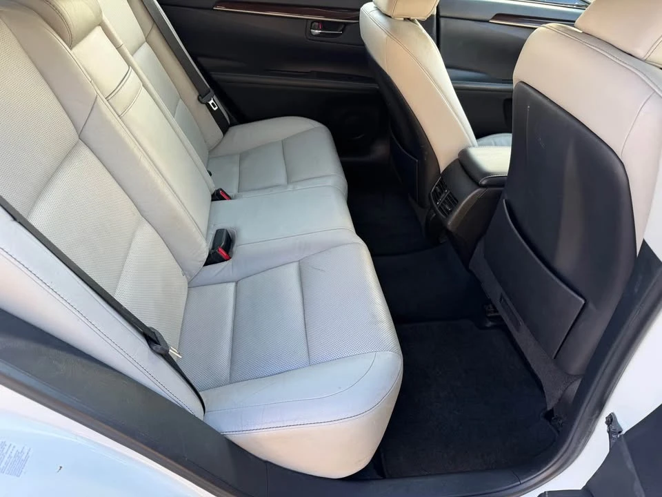 2013 Lexus ES 6th Gen - Image 11 of 18