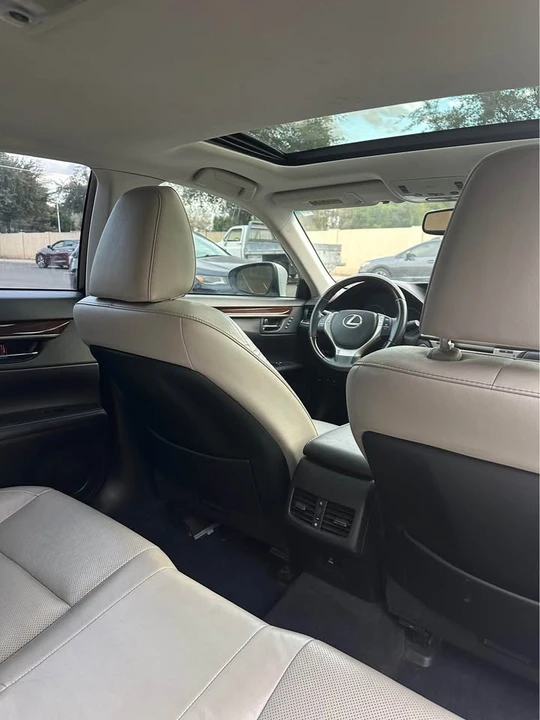 2013 Lexus ES 6th Gen - Image 6 of 10