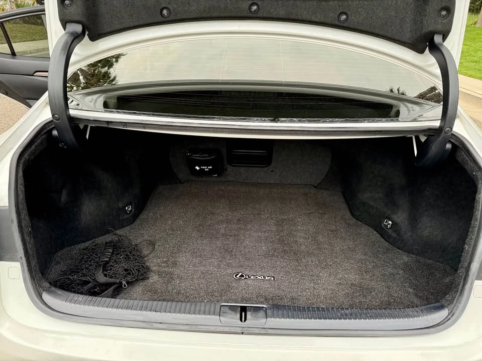 2013 Lexus ES 6th Gen - Image 16 of 19