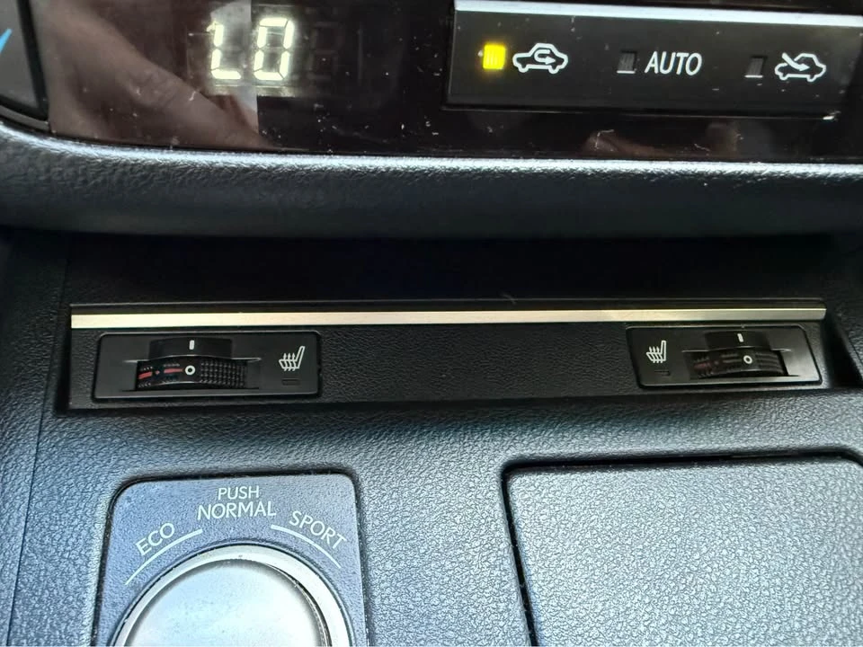 2013 Lexus ES 6th Gen - Image 13 of 19