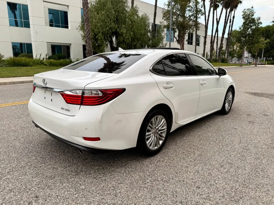 2013 Lexus ES 6th Gen - Image 6 of 19