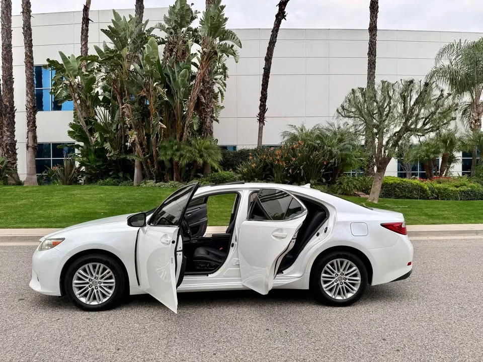 2013 Lexus ES 6th Gen - Image 19 of 19