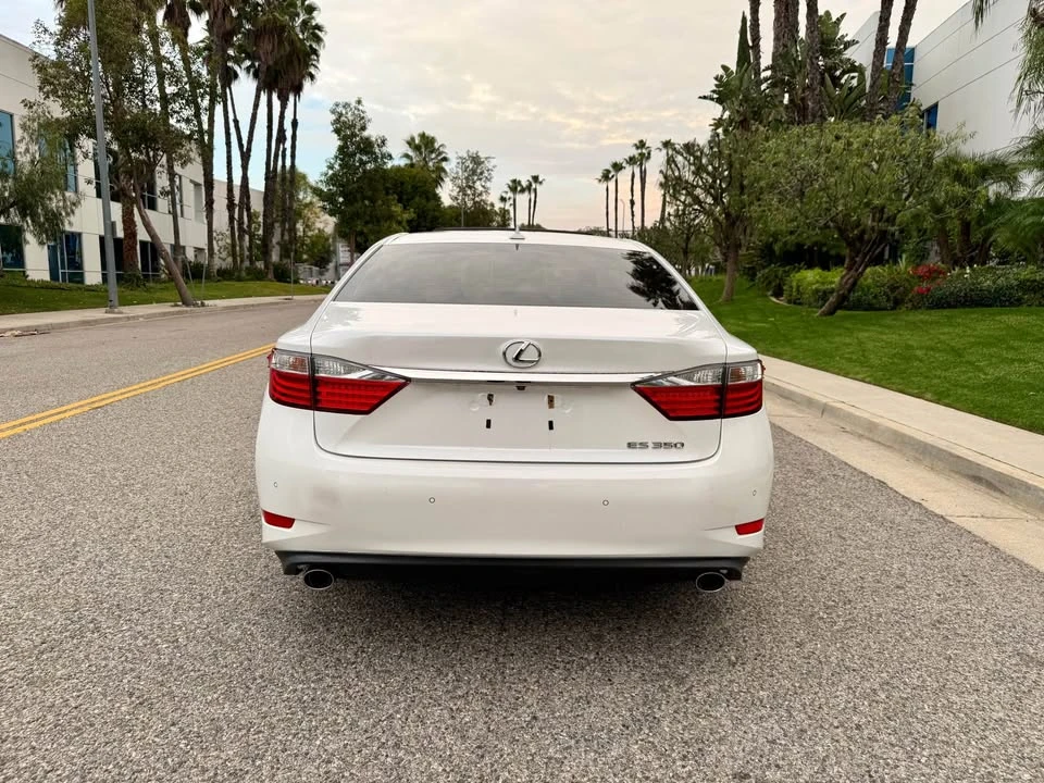 2013 Lexus ES 6th Gen - Image 4 of 19